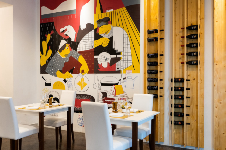 Interno di un ristorante a Olbia in cui fare pranzo o cena a base di tapas con ripieni tradizionali sardi