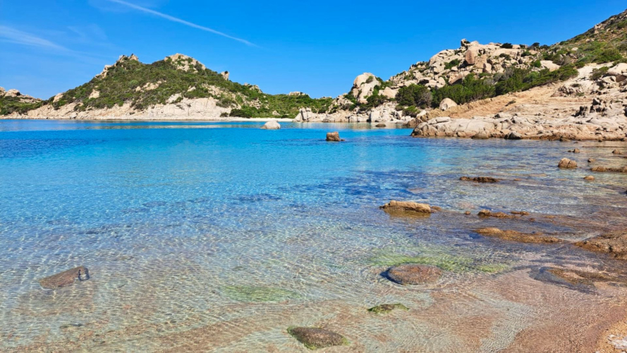 Unberührte Bucht im Archipel von La Maddalena
