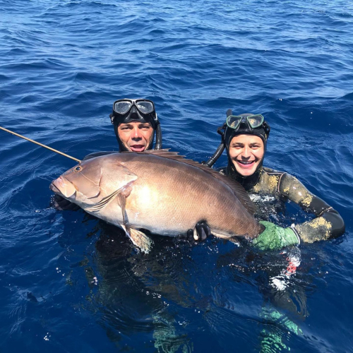 Während eines geführten Angelausflugs in Alghero gefangener Fisch