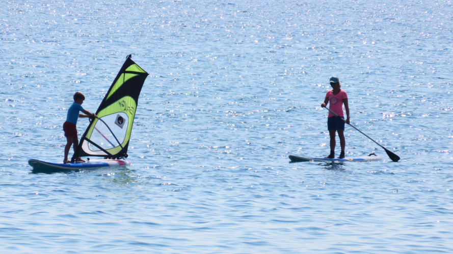 Alumnos de windsurf en Cerdeña