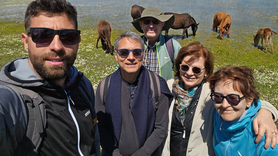 Personnes lors de l'excursion dans le parc de la Giara à Gesturi