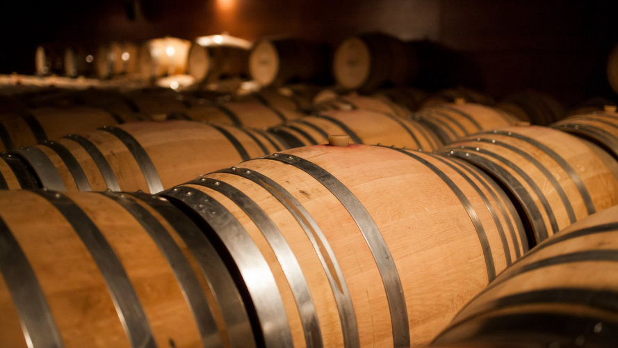 Botti del vino della Cantina Argiolas