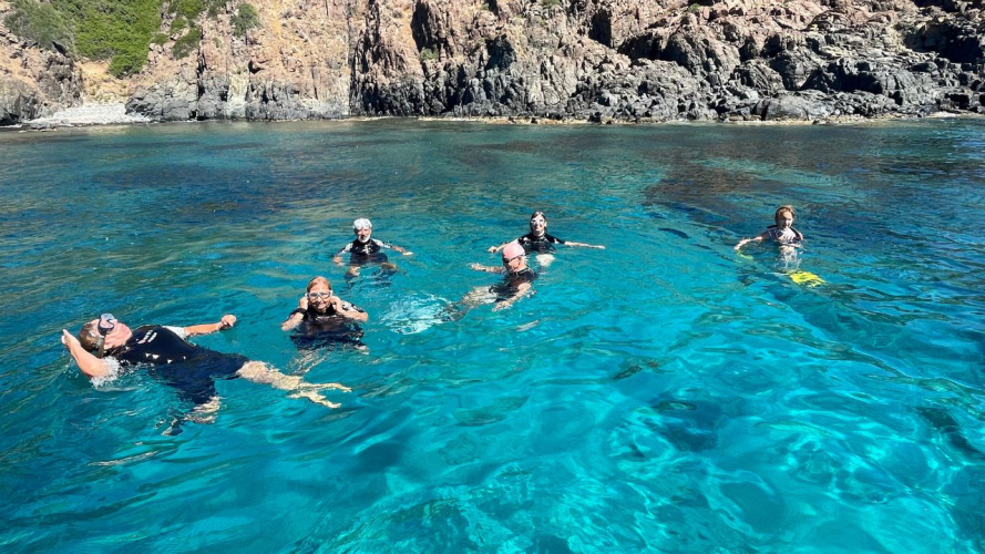 buceo en grupo en las calas y ensenadas de Capo Marrargiu