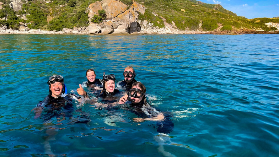 buceo en grupo en las calas y ensenadas de Capo Marrargiu