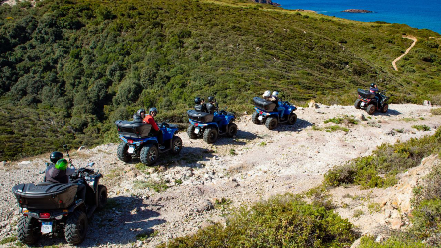 Randonnées en quad dans la nature du littoral de Bosa