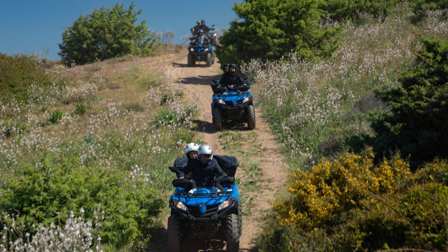 Randonnées en quad dans la nature du littoral de Bosa