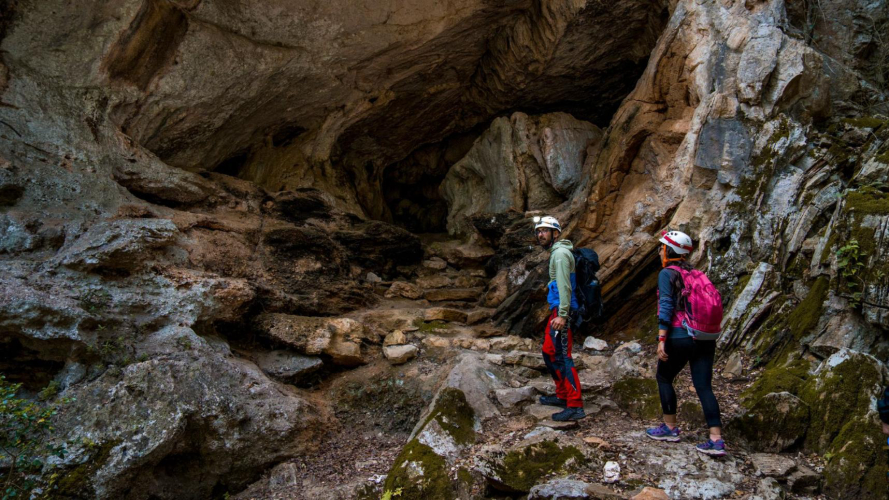 Eingang zur Höhle Sa Nurre de Su Hoda in Oliena