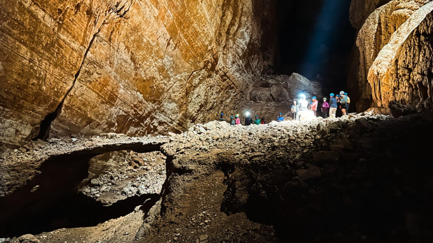 Blick ins Innere der Höhle Sa Nurre de Su Hoda in Oliena