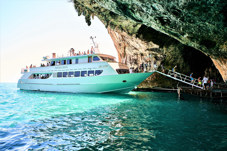 <p>Tour of the beaches with crystal clear sea of the Gulf of Orosei</p><p><br></p>