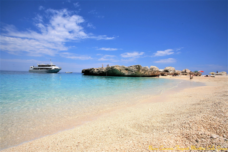 <p>Tour of the beaches with crystal clear sea of the Gulf of Orosei</p><p><br></p>