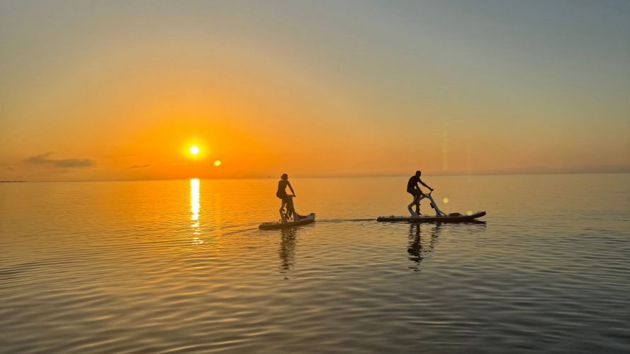 Vista dell'alba durante il tour in water bikes a Porto Torres