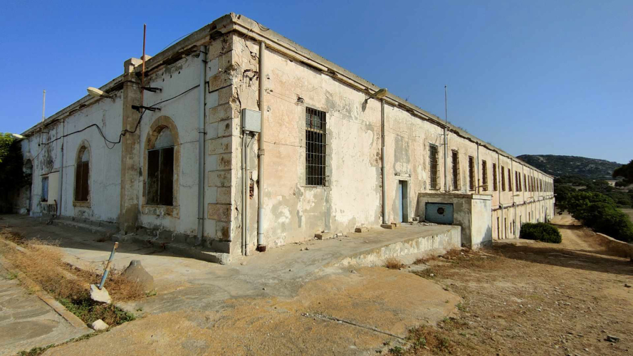 Establecimiento en Cala Reale, en la isla de Asinara
