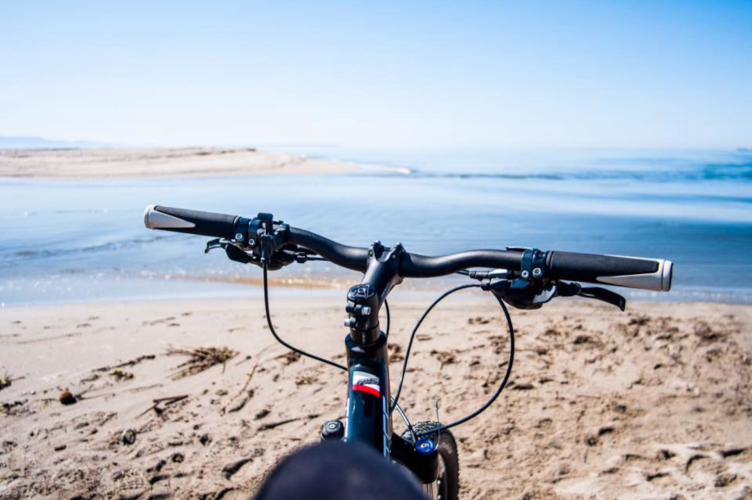 Beach stop during the Sinis bike tour