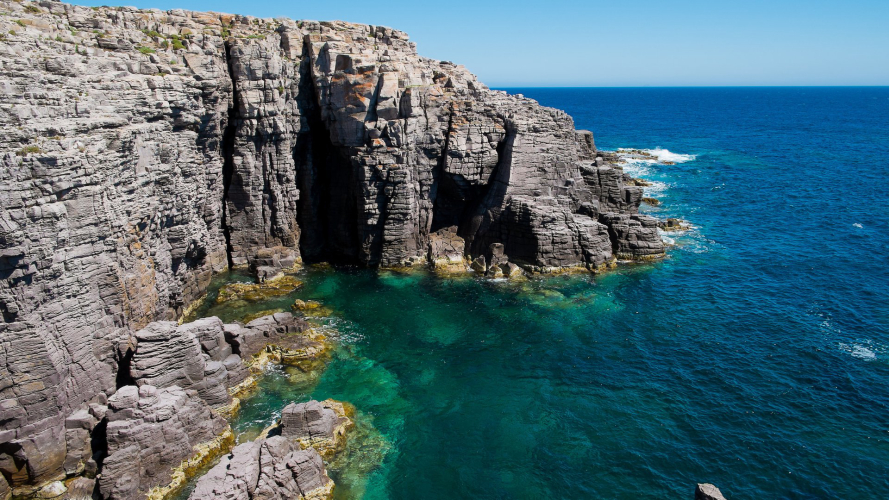 <p>Acantilados de Carloforte y mar cristalino</p><p><br></p>