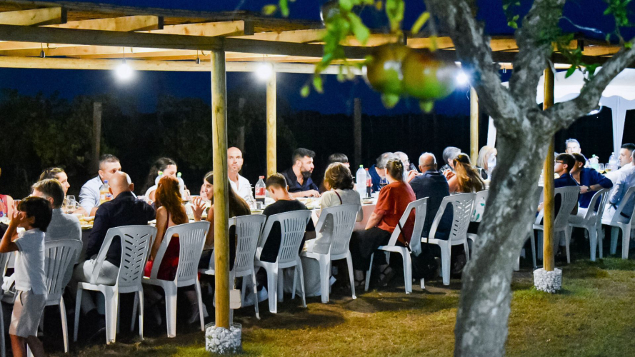 Cena in vigna nel territorio di Alghero