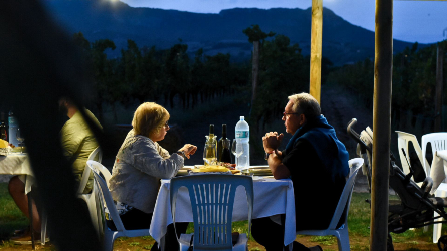 Cena in vigna nel territorio di Alghero