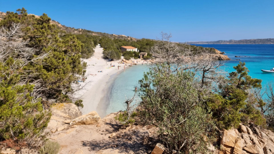Vue de la plage de l'archipel de La Maddalena