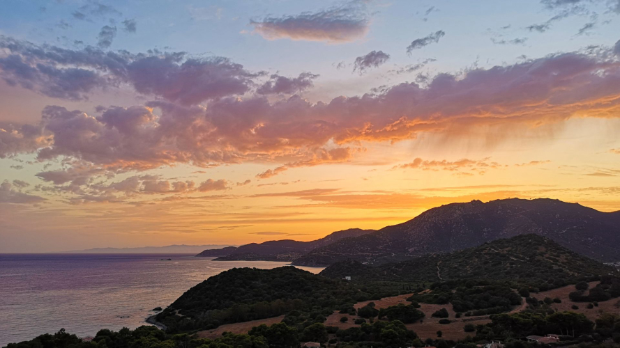 Paesaggio al tramonto dell'Area Marina Protetta di Capo Carbonara