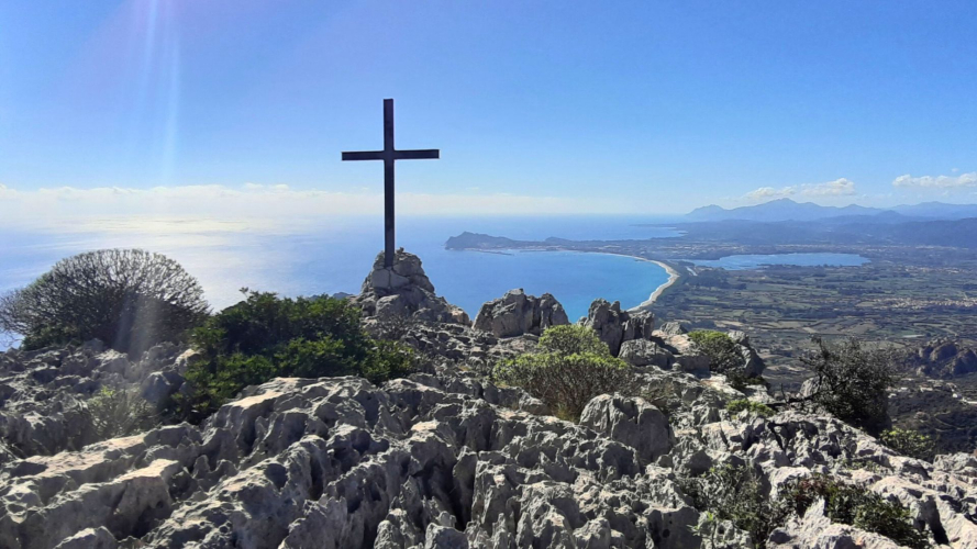 Panorama sulla costa di Baunei da Punta Pittaine