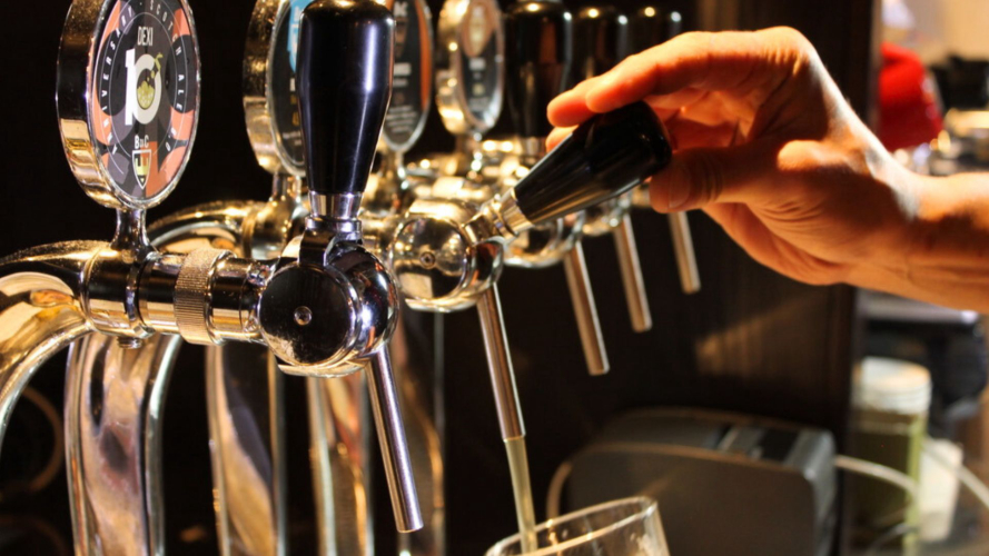 Pub dentro de la fábrica de cerveza de Cagliari