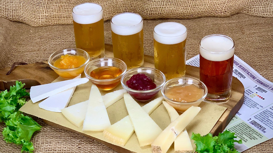 Degustación de cervezas artesanas y productos típicos en Cagliari