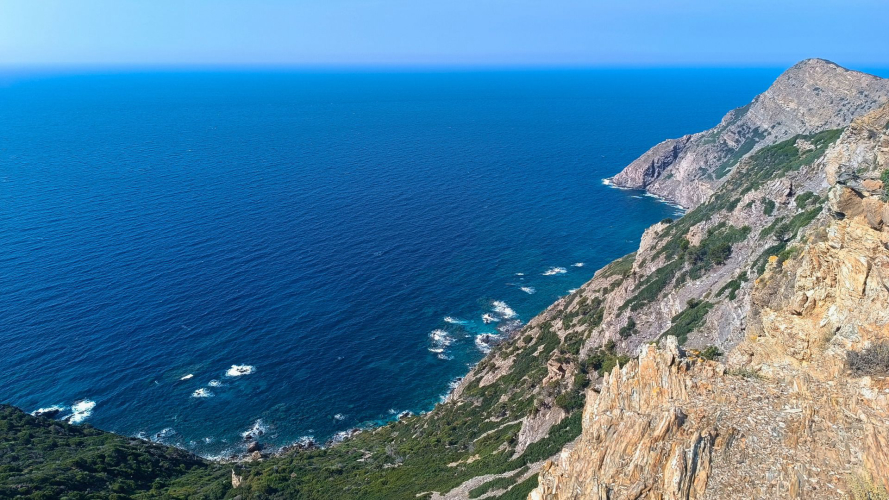 Vue panoramique depuis le sentier de randonnée de l'Argentiera