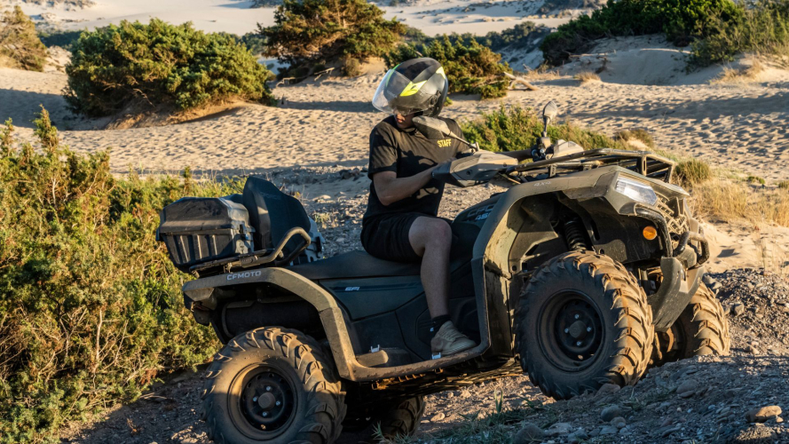 Personne pendant l'excursion en quad à Arbus