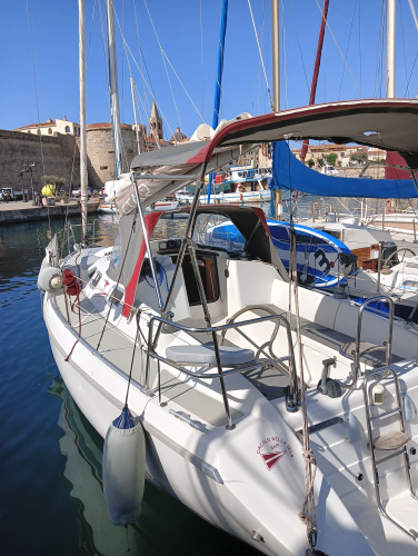 Barca a vela nel porto di Alghero