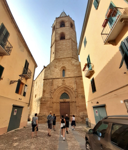 <p>Visite des rues caractéristiques de la ville d’Alghero avec guide</p>