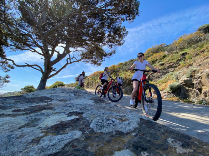 Gruppo durante escursione in e-bike all'Asinara