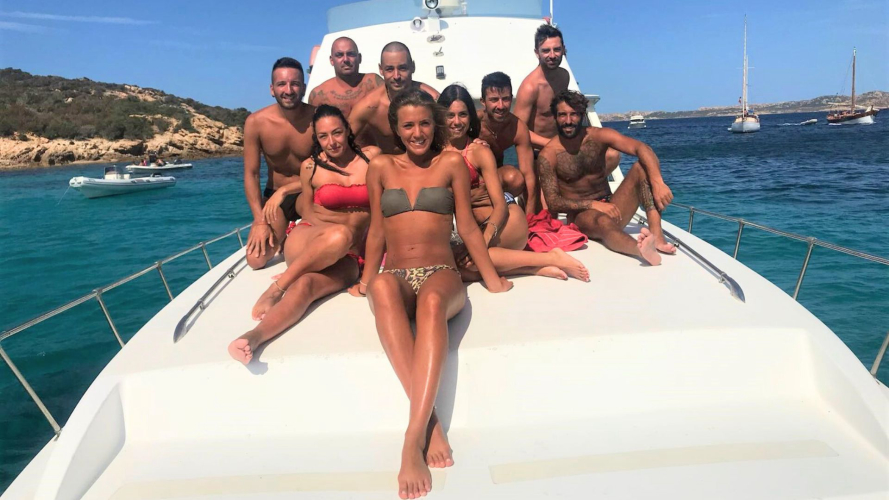 Personnes à bord du bateau pendant l'excursion dans l'archipel de La Maddalena