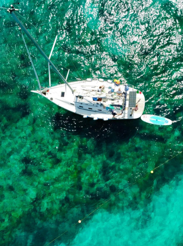 Barca a vela in tour tra Tavolara e Cala Moresca