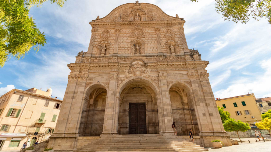 Facciata centrale del Duomo a Sassari
