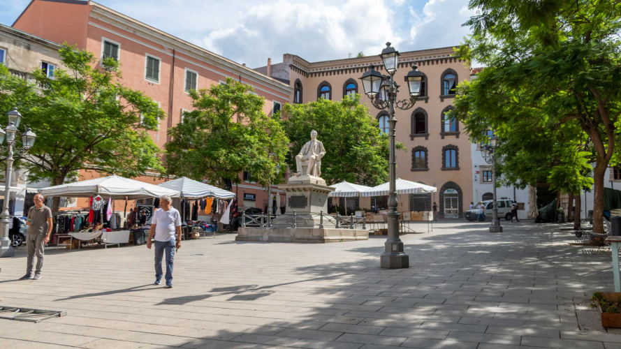 Piazza Tola