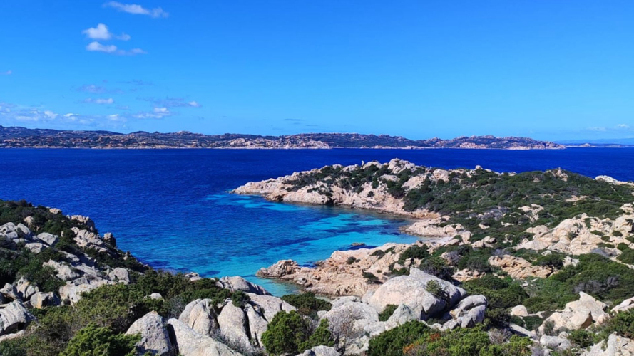 Tratto di costa su un'isola dell'arcipelago di La Maddalena
