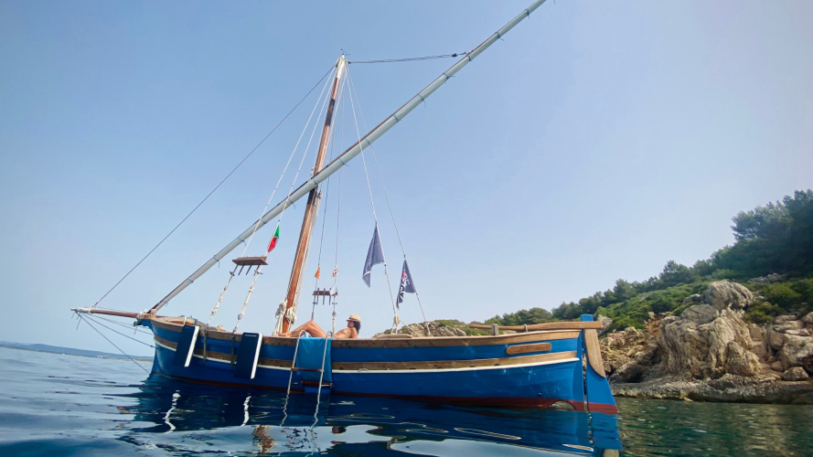 Latin sailboat sailing in the sea of Alghero