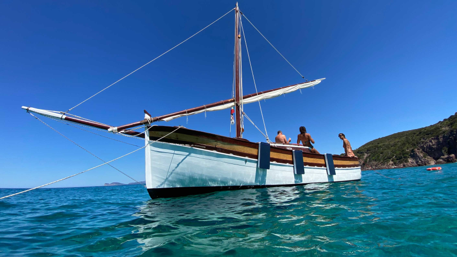 Lateen sailboat sailing in the sea of Alghero