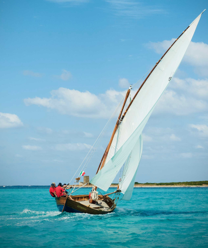 Lateen sailboat sailing in the sea of Alghero
