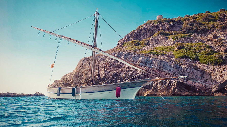 Lateen sailboat sailing in the sea of Alghero