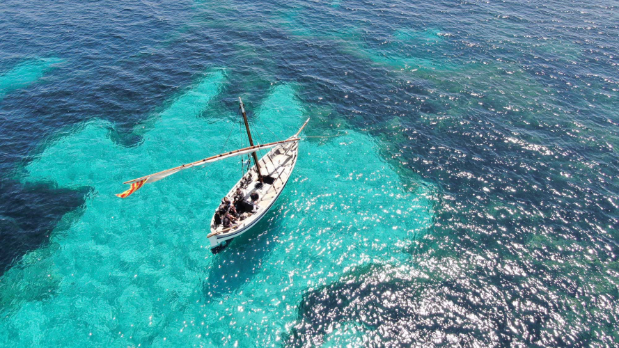 Lateen sailboat sailing in the sea of Alghero