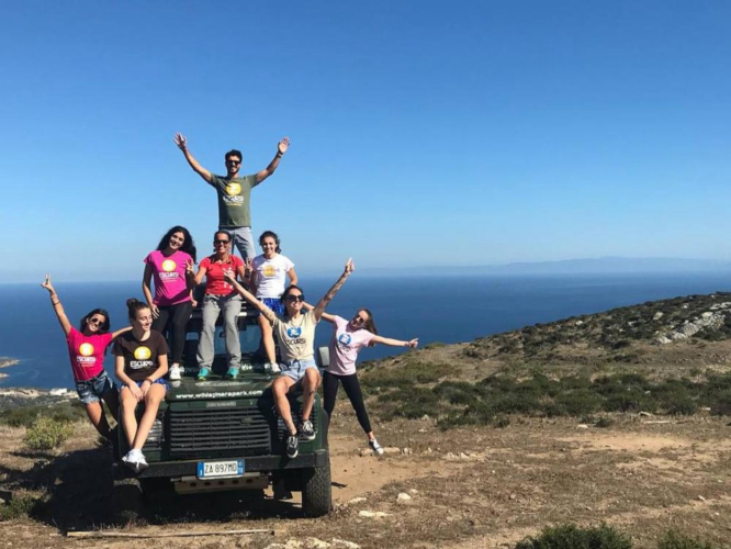 Groupe à la découverte de l'île de l'Asinara avec circuit tout-terrain
