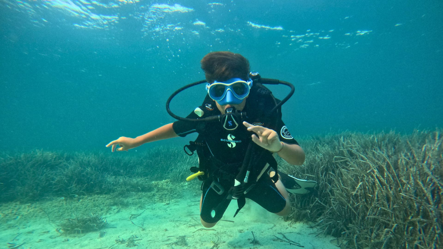 Boy diving in the depths of Mugoni