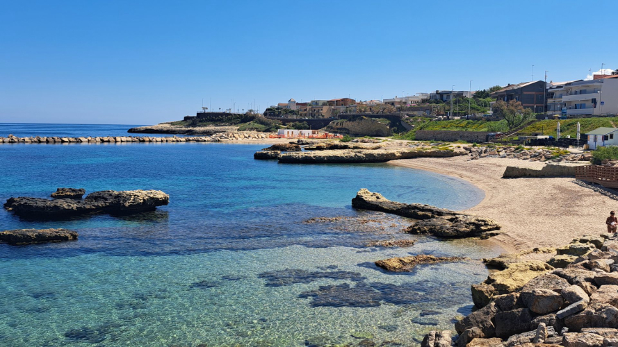 Küste von Porto Torres im Norden Sardiniens