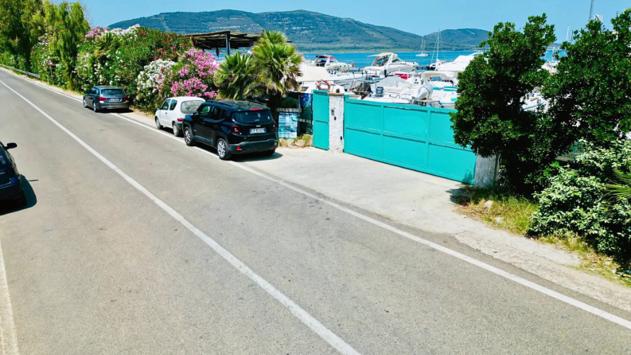 Cancello di ingresso al molo di Porto Conte