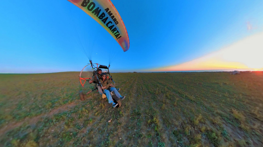 Departure of the tandem paragliding experience in Cabras