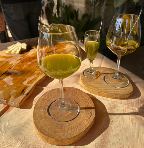 Copas con aceite filtrado y puro