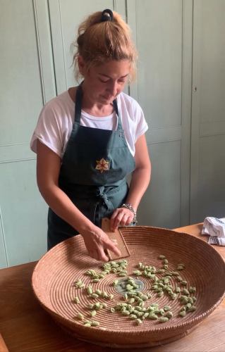Antonella fa gli gnocchi sardi
