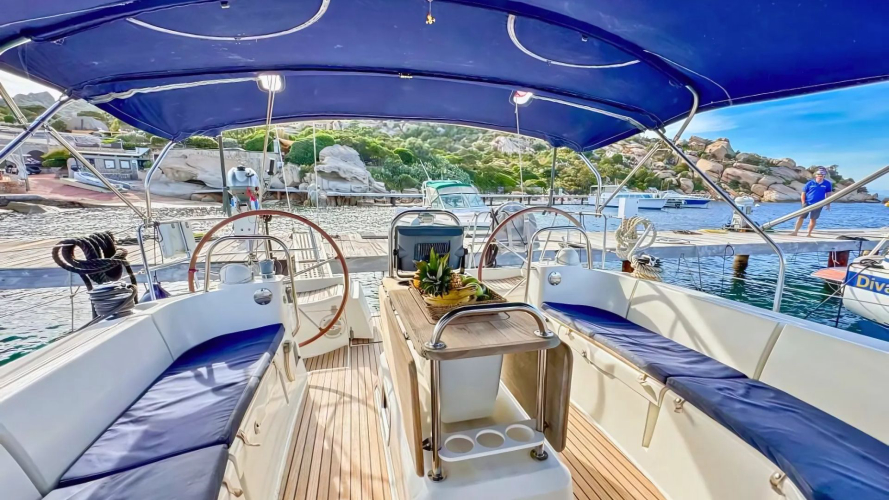 A bordo della barca a vela del tour nell'arcipelago di La Maddalena