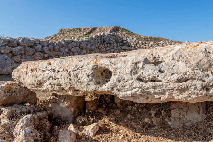 Detail der archäologischen Strukturen auf dem Monte d'Accoddi