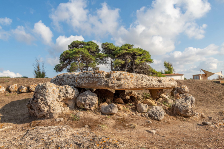 Detalle de las estructuras arqueológicas del yacimiento de Monte d'Accoddi